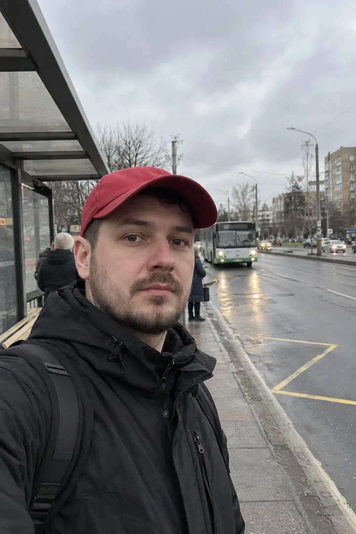 До — Портрет на фоне своего граффити-мурала