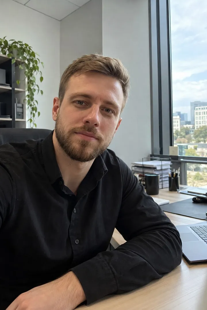 До — «Опять день рождения»: ироничный кадр со свечами